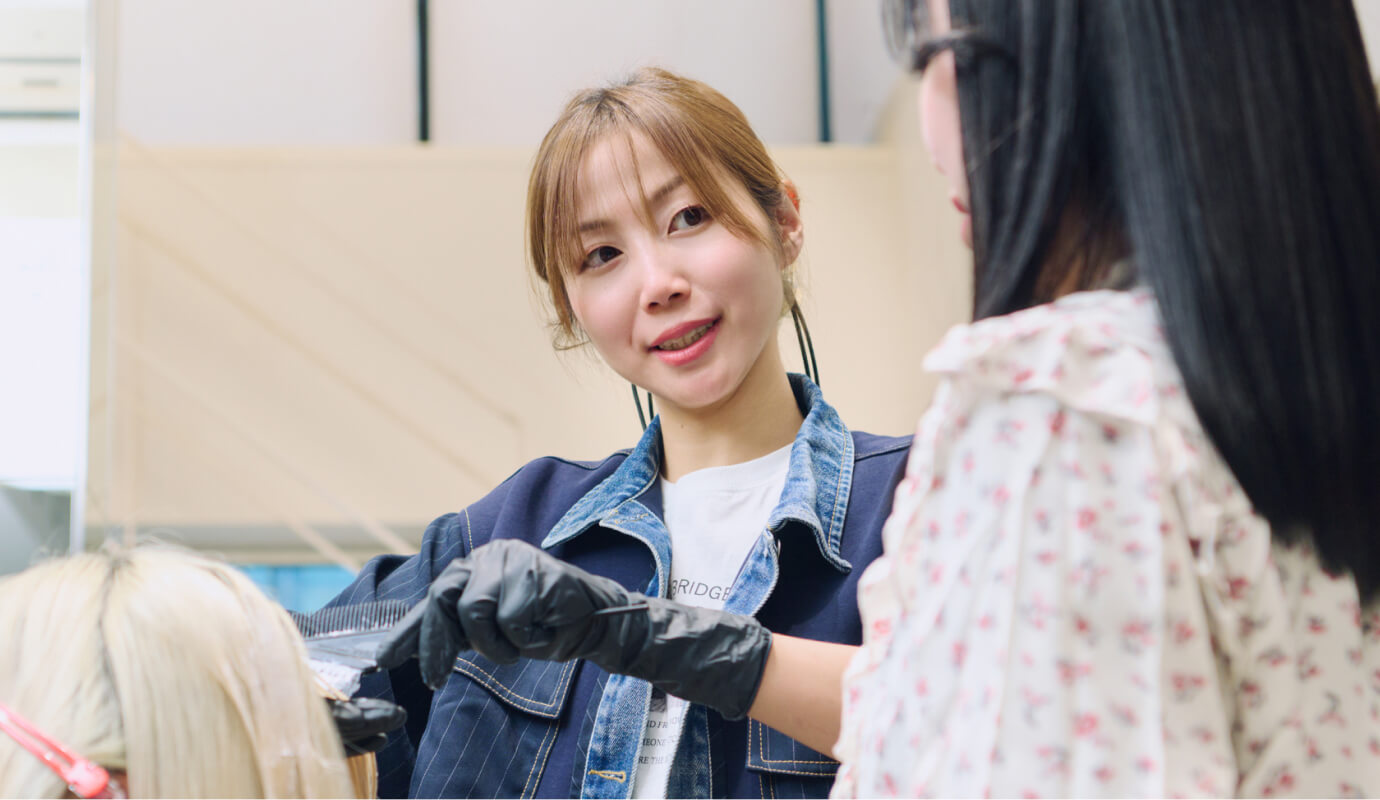 少人数で徹底的に学ぶイメージ